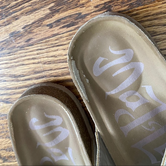 Tan and brown suede buckle sandals - Picture 5 of 6